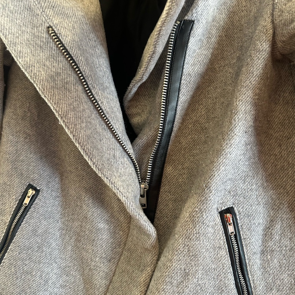 Forever 21 Gray Cape Coat with Black Details - Picture 5 of 5